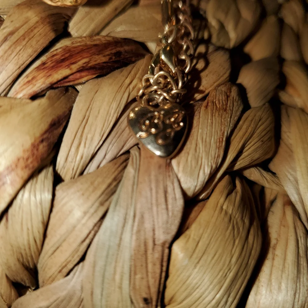 BETSEY JOHNSON  Hamsa Costume Necklace. - Picture 4 of 6